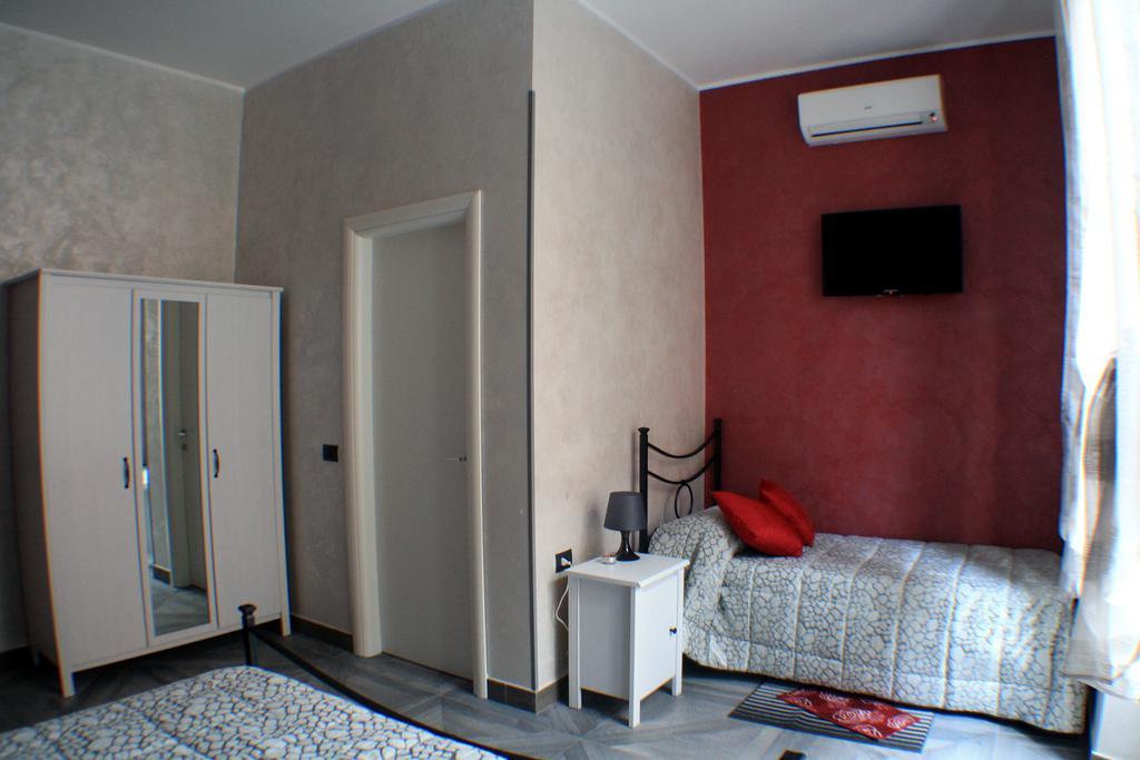 Hôtel A Due Passi Dal Porto à Civitavecchia Extérieur photo