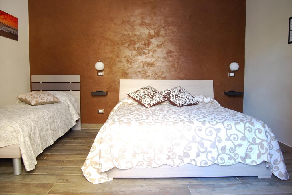 Hôtel A Due Passi Dal Porto à Civitavecchia Extérieur photo