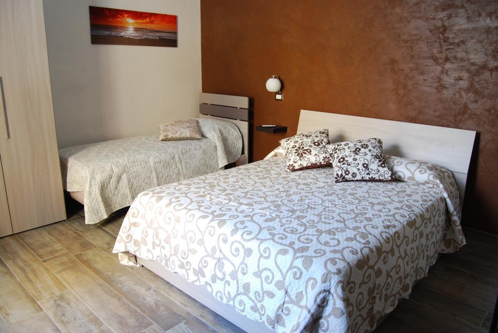 Hôtel A Due Passi Dal Porto à Civitavecchia Extérieur photo
