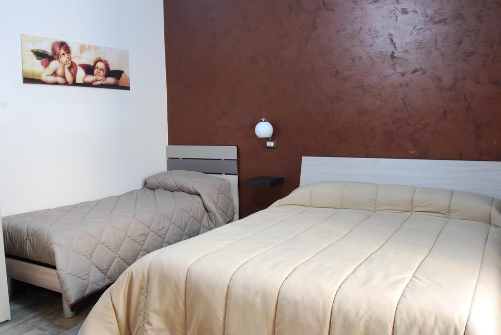 Hôtel A Due Passi Dal Porto à Civitavecchia Extérieur photo