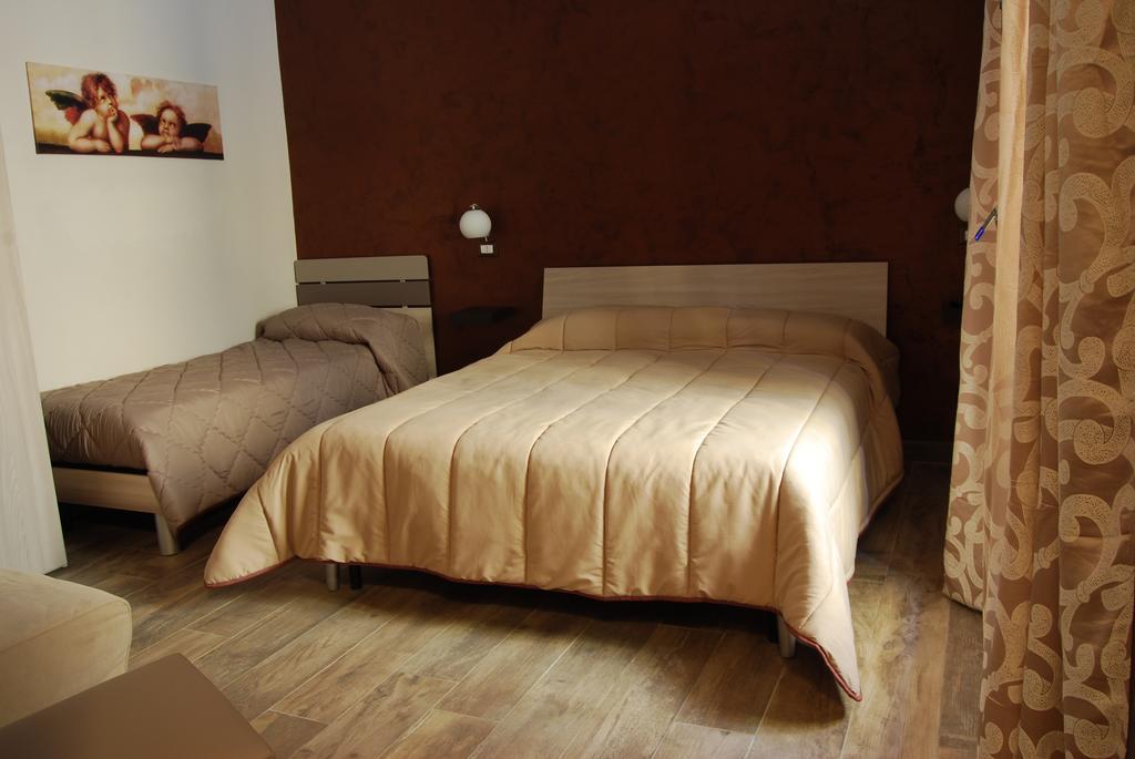 Hôtel A Due Passi Dal Porto à Civitavecchia Extérieur photo