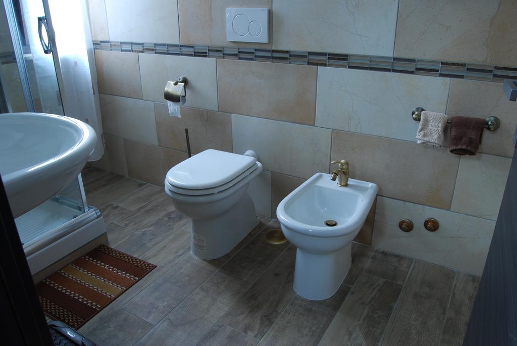 Hôtel A Due Passi Dal Porto à Civitavecchia Extérieur photo